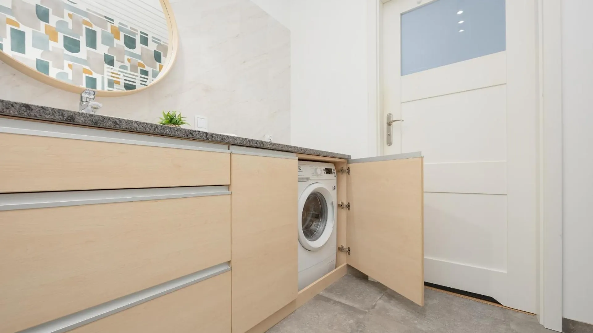 Wyjatkowy Apartament Z Parkingiem W Warszawie By Rent Like Home Varşova Daire