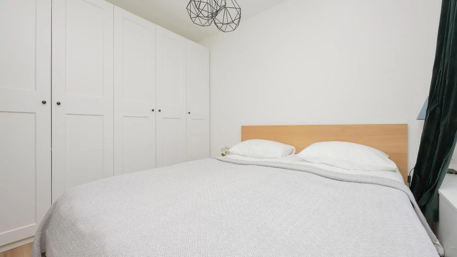Wyjatkowy Apartament Z Parkingiem W Warszawie By Rent Like Home Varşova Daire