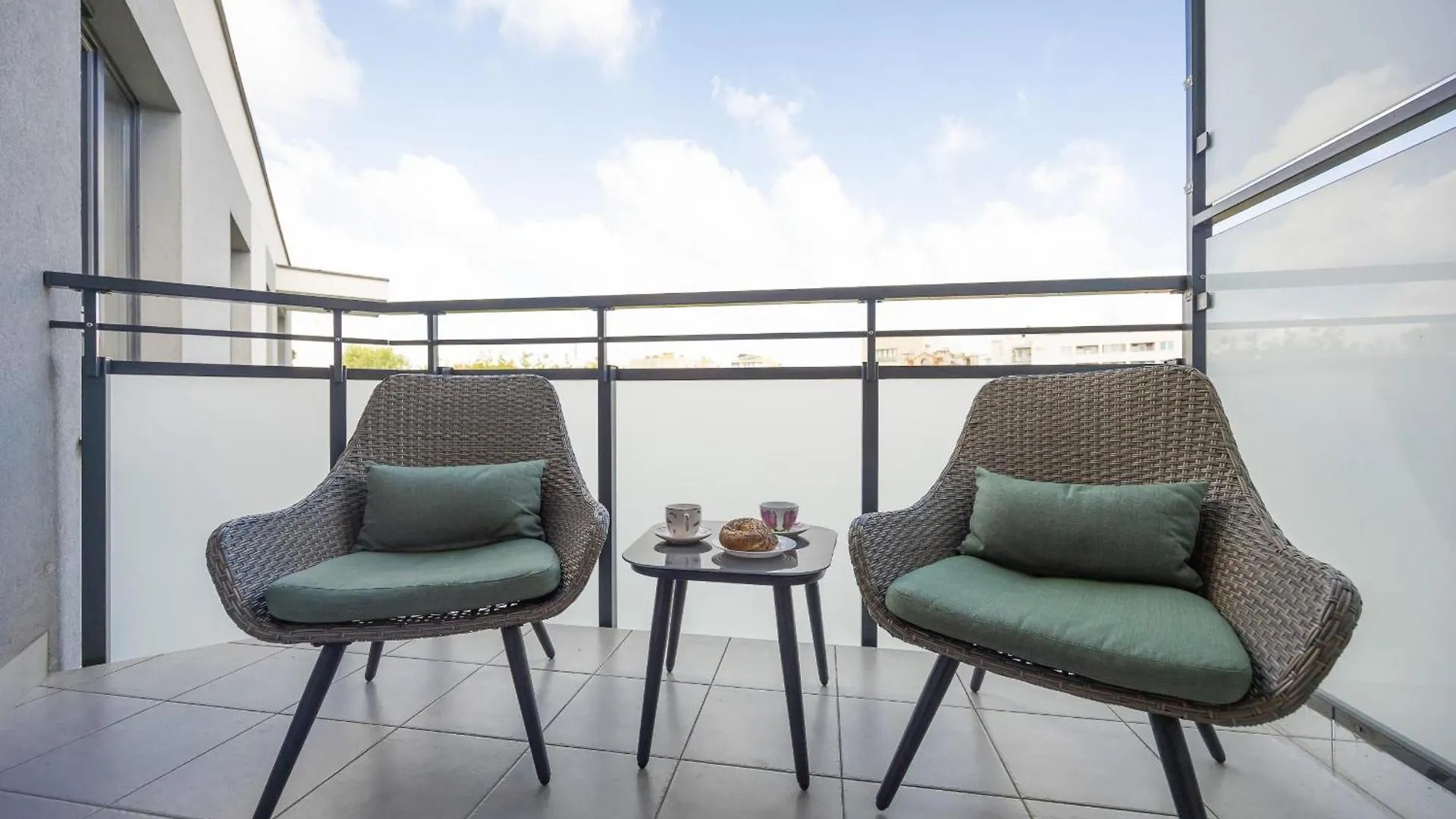 Wyjatkowy Apartament Z Parkingiem W Warszawie By Rent Like Home Warsaw