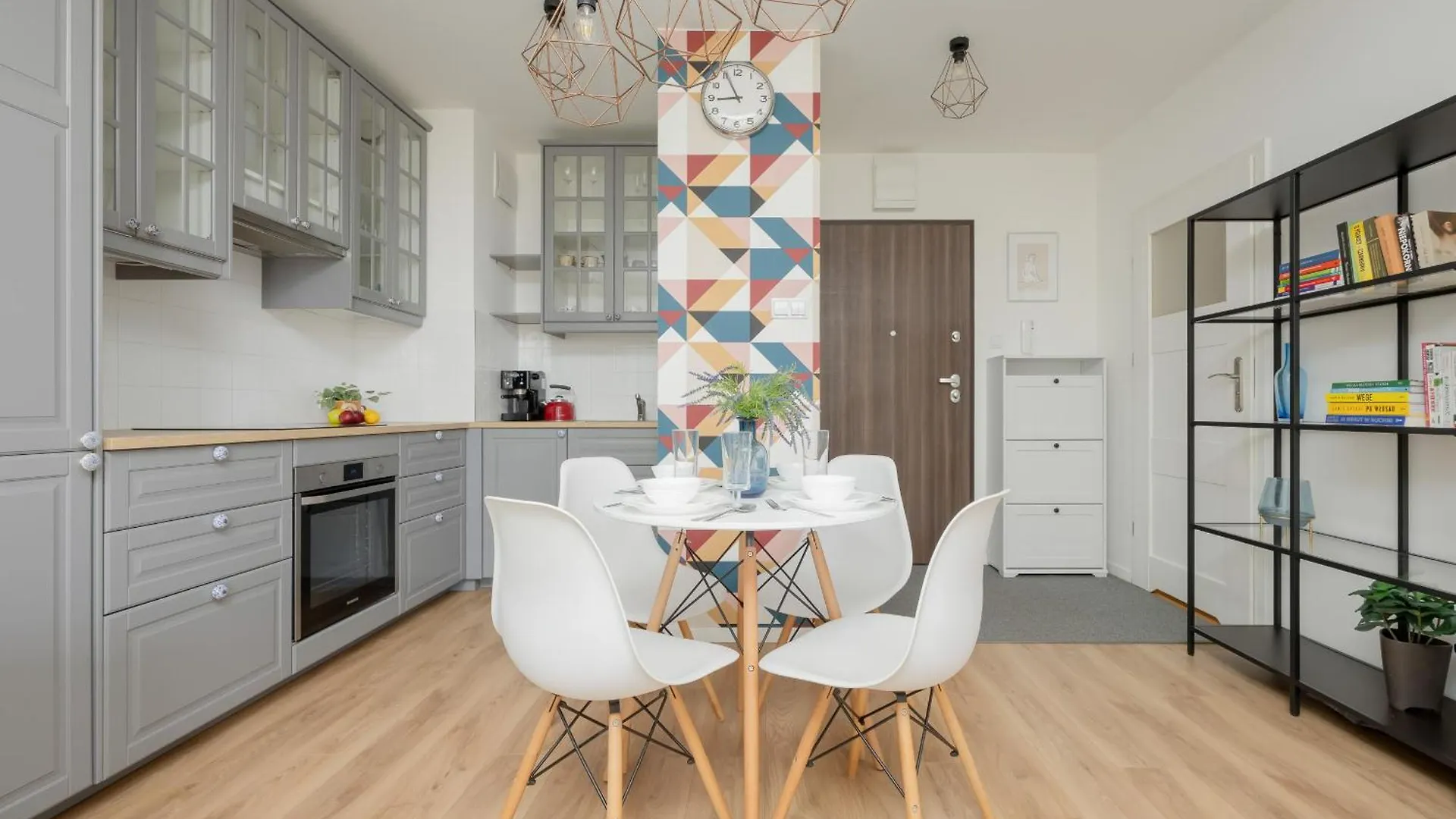 Wyjatkowy Apartament Z Parkingiem W Warszawie By Rent Like Home Warsaw Apartment